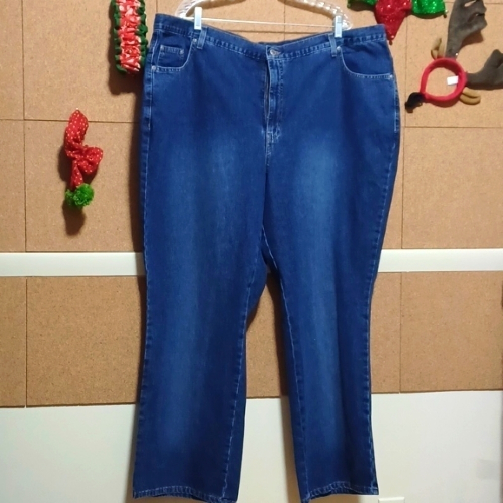 AVENUE BLUES WOMENS 💙 JEANS SIZE   28 AVG. IN A BEAUTIFUL BLUE DEMIN FADED
